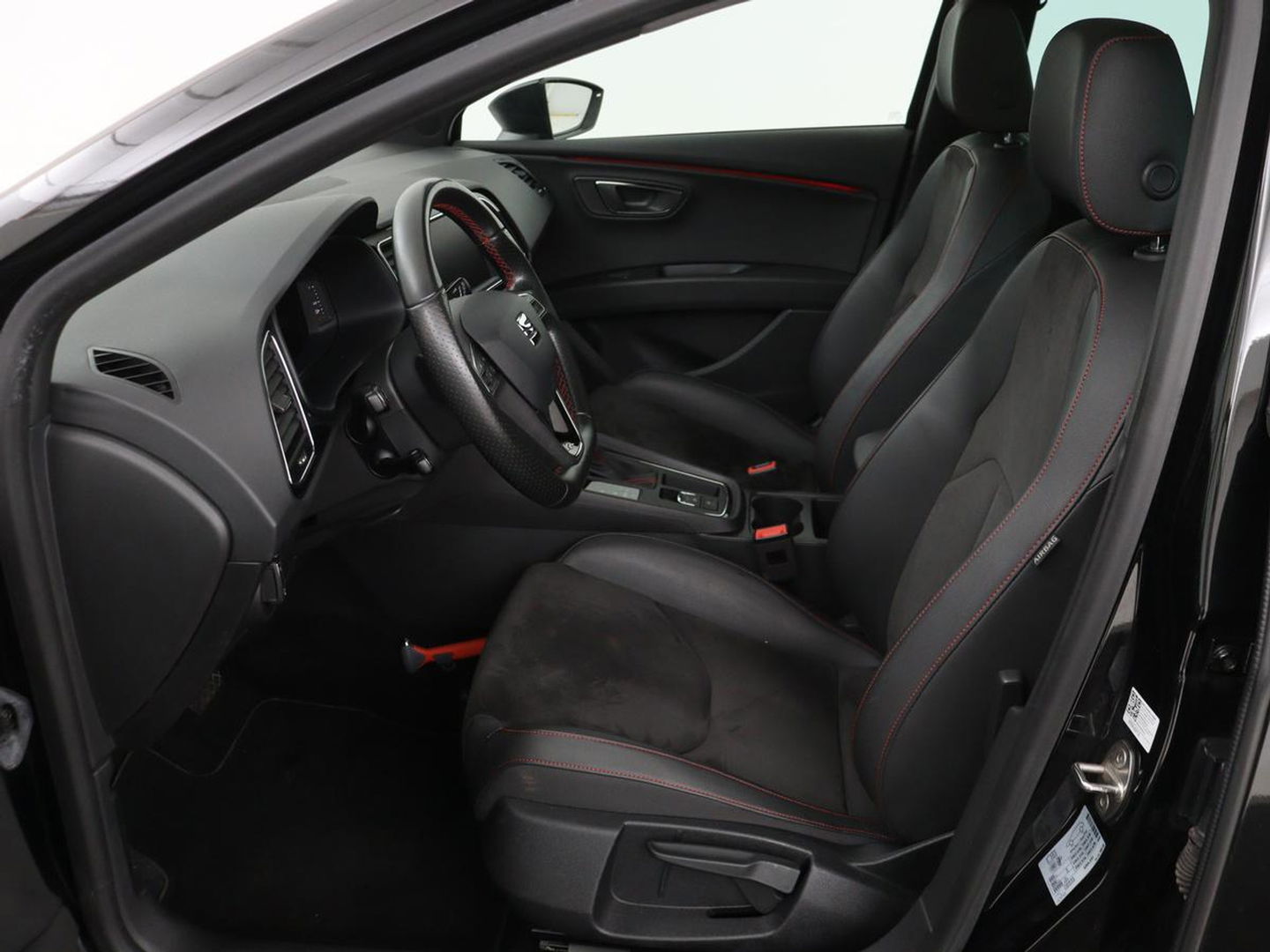 SEAT Leon 1.5 TSI FR Ultimate Edition Black | Panoramadak | Stoelverwarming | Adaptive cruise | Beats Audio | Sfeerverlichting | Carplay | Leder/Alcantara | Full LED | Virtual Cockpit | Keyless | Navigatie