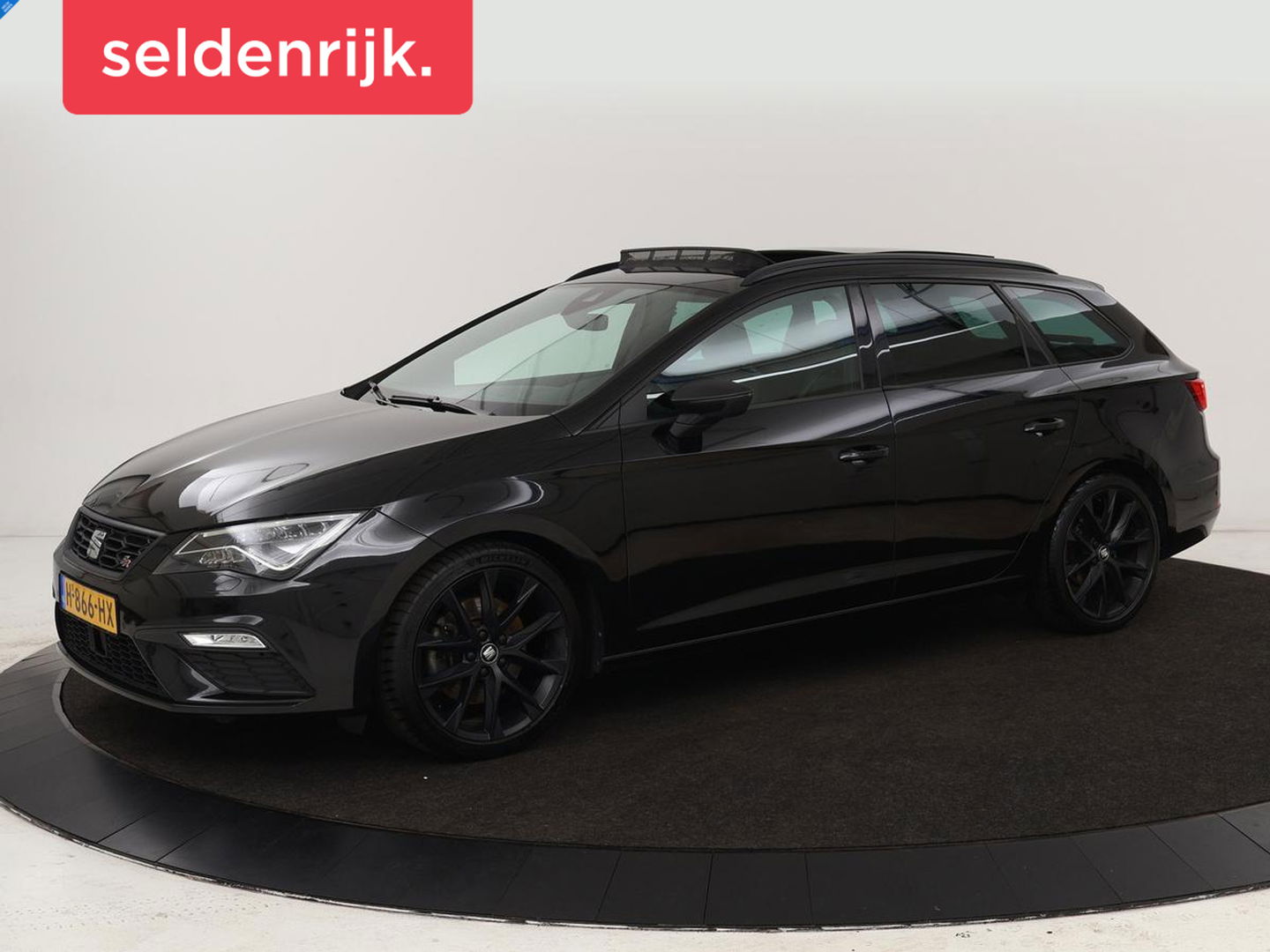SEAT Leon 1.5 TSI FR Ultimate Edition Black | Panoramadak | Stoelverwarming | Adaptive cruise | Beats Audio | Sfeerverlichting | Carplay | Leder/Alcantara | Full LED | Virtual Cockpit | Keyless | Navigatie