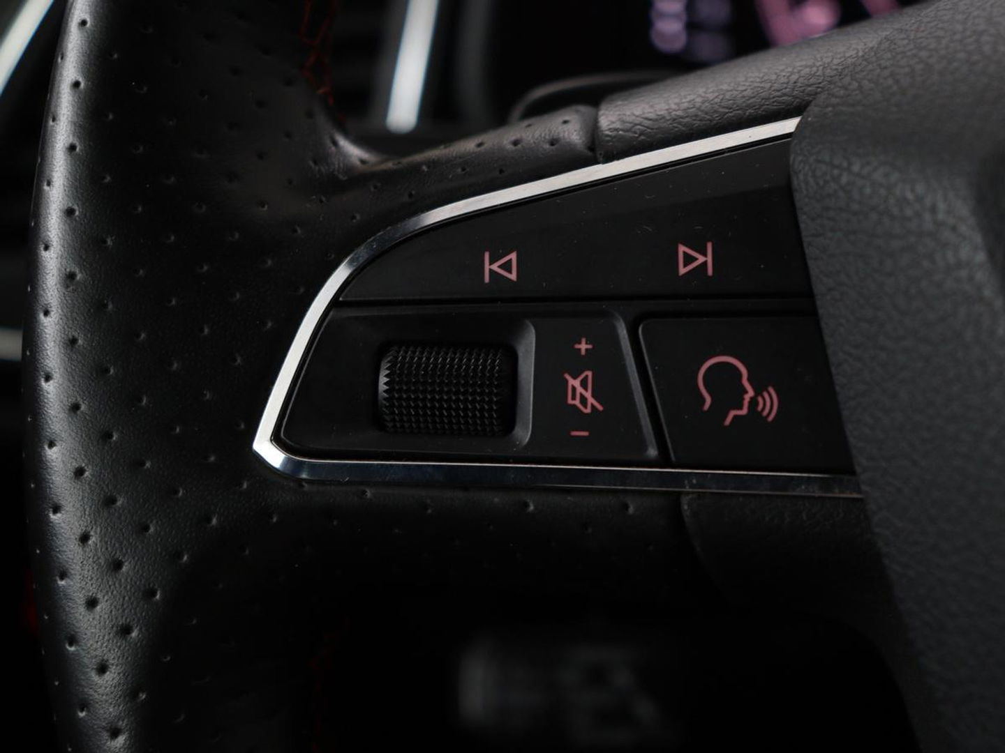 SEAT Leon 1.5 TSI FR Ultimate Edition Black | Panoramadak | Stoelverwarming | Adaptive cruise | Beats Audio | Sfeerverlichting | Carplay | Leder/Alcantara | Full LED | Virtual Cockpit | Keyless | Navigatie