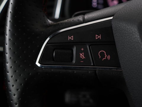 SEAT Leon 1.5 TSI FR Ultimate Edition Black | Panoramadak | Stoelverwarming | Adaptive cruise | Beats Audio | Sfeerverlichting | Carplay | Leder/Alcantara | Full LED | Virtual Cockpit | Keyless | Navigatie