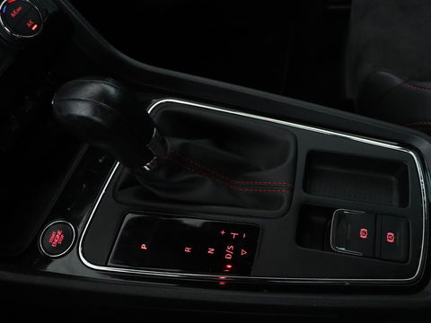 SEAT Leon 1.5 TSI FR Ultimate Edition Black | Panoramadak | Stoelverwarming | Adaptive cruise | Beats Audio | Sfeerverlichting | Carplay | Leder/Alcantara | Full LED | Virtual Cockpit | Keyless | Navigatie