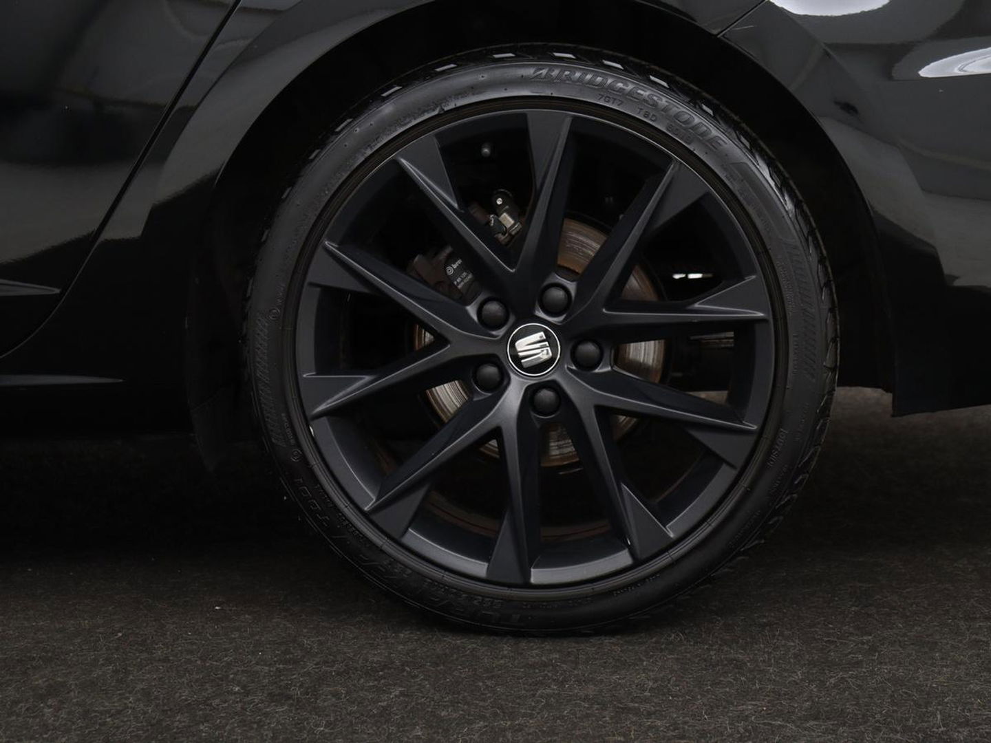 SEAT Leon 1.5 TSI FR Ultimate Edition Black | Panoramadak | Stoelverwarming | Adaptive cruise | Beats Audio | Sfeerverlichting | Carplay | Leder/Alcantara | Full LED | Virtual Cockpit | Keyless | Navigatie