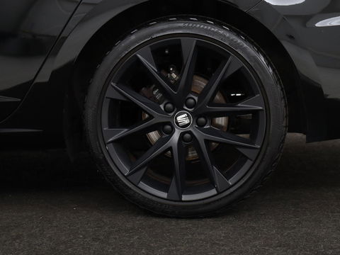 SEAT Leon 1.5 TSI FR Ultimate Edition Black | Panoramadak | Stoelverwarming | Adaptive cruise | Beats Audio | Sfeerverlichting | Carplay | Leder/Alcantara | Full LED | Virtual Cockpit | Keyless | Navigatie