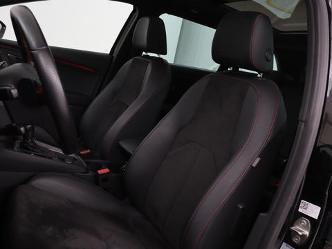 SEAT Leon 1.5 TSI FR Ultimate Edition Black | Panoramadak | Stoelverwarming | Adaptive cruise | Beats Audio | Sfeerverlichting | Carplay | Leder/Alcantara | Full LED | Virtual Cockpit | Keyless | Navigatie
