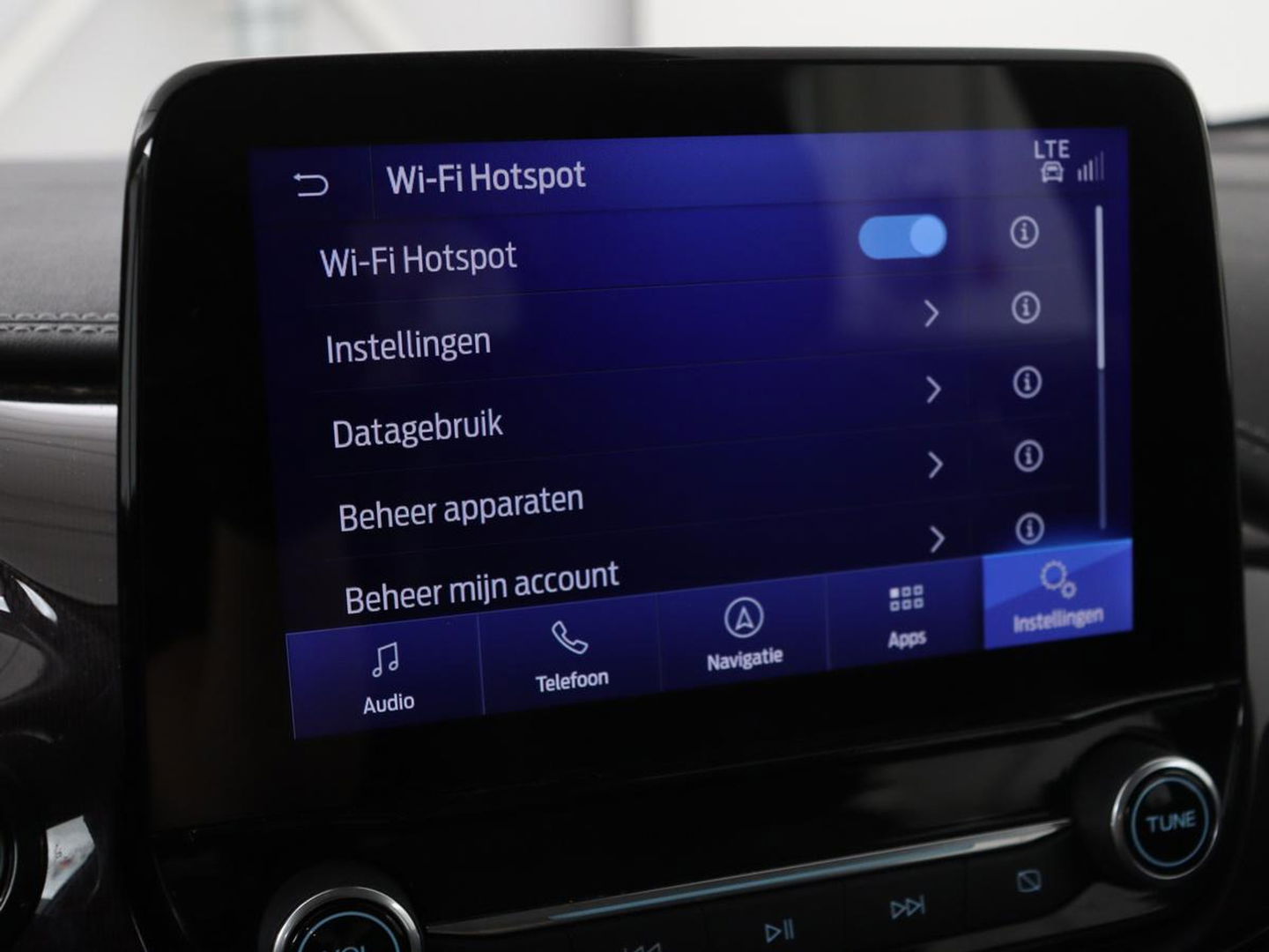Ford Fiesta 1.0 EcoBoost Vignale | 125pk | Stoel & stuurverwarming | Half leder | B&O Sound | Trekhaak | Carplay | Keyless | Camera | Climate control | Park Assist | Cruise control | Navigatie