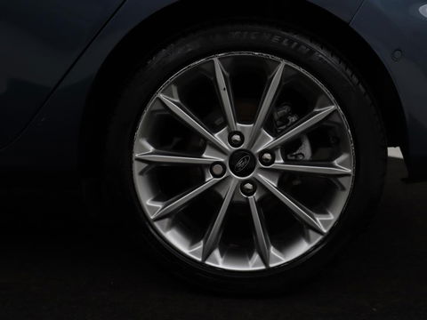 Ford Fiesta 1.0 EcoBoost Vignale | 125pk | Stoel & stuurverwarming | Half leder | B&O Sound | Trekhaak | Carplay | Keyless | Camera | Climate control | Park Assist | Cruise control | Navigatie