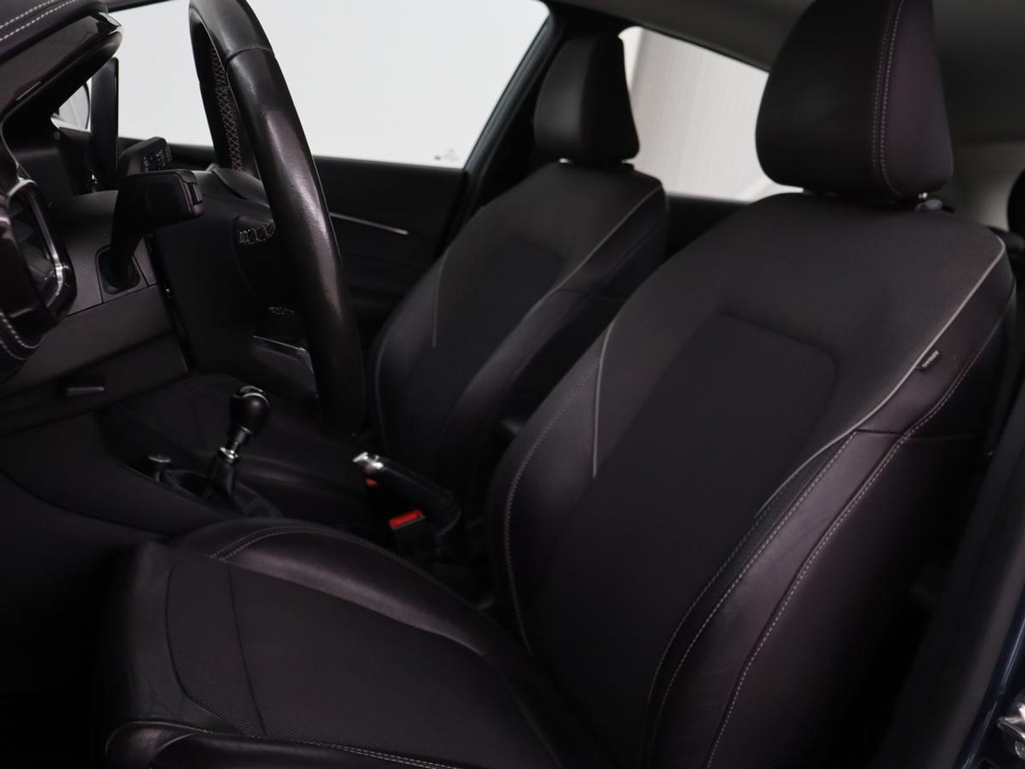 Ford Fiesta 1.0 EcoBoost Vignale | 125pk | Stoel & stuurverwarming | Half leder | B&O Sound | Trekhaak | Carplay | Keyless | Camera | Climate control | Park Assist | Cruise control | Navigatie