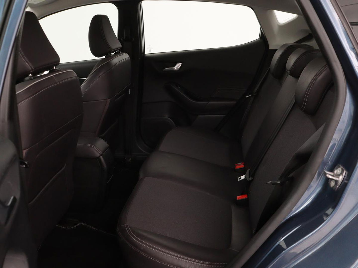 Ford Fiesta 1.0 EcoBoost Vignale | 125pk | Stoel & stuurverwarming | Half leder | B&O Sound | Trekhaak | Carplay | Keyless | Camera | Climate control | Park Assist | Cruise control | Navigatie