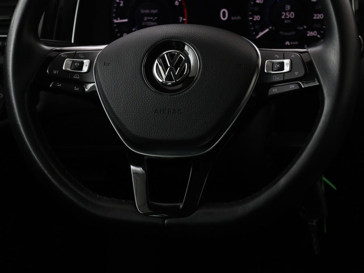 Volkswagen Golf 1.5 TSI Highline | 1e eigenaar | Panoramadak | Stoelverwarming | Dynaudio | Full LED | Massage | Park Assist | Camera | Adaptive cruise | Active Info Display | Climate control
