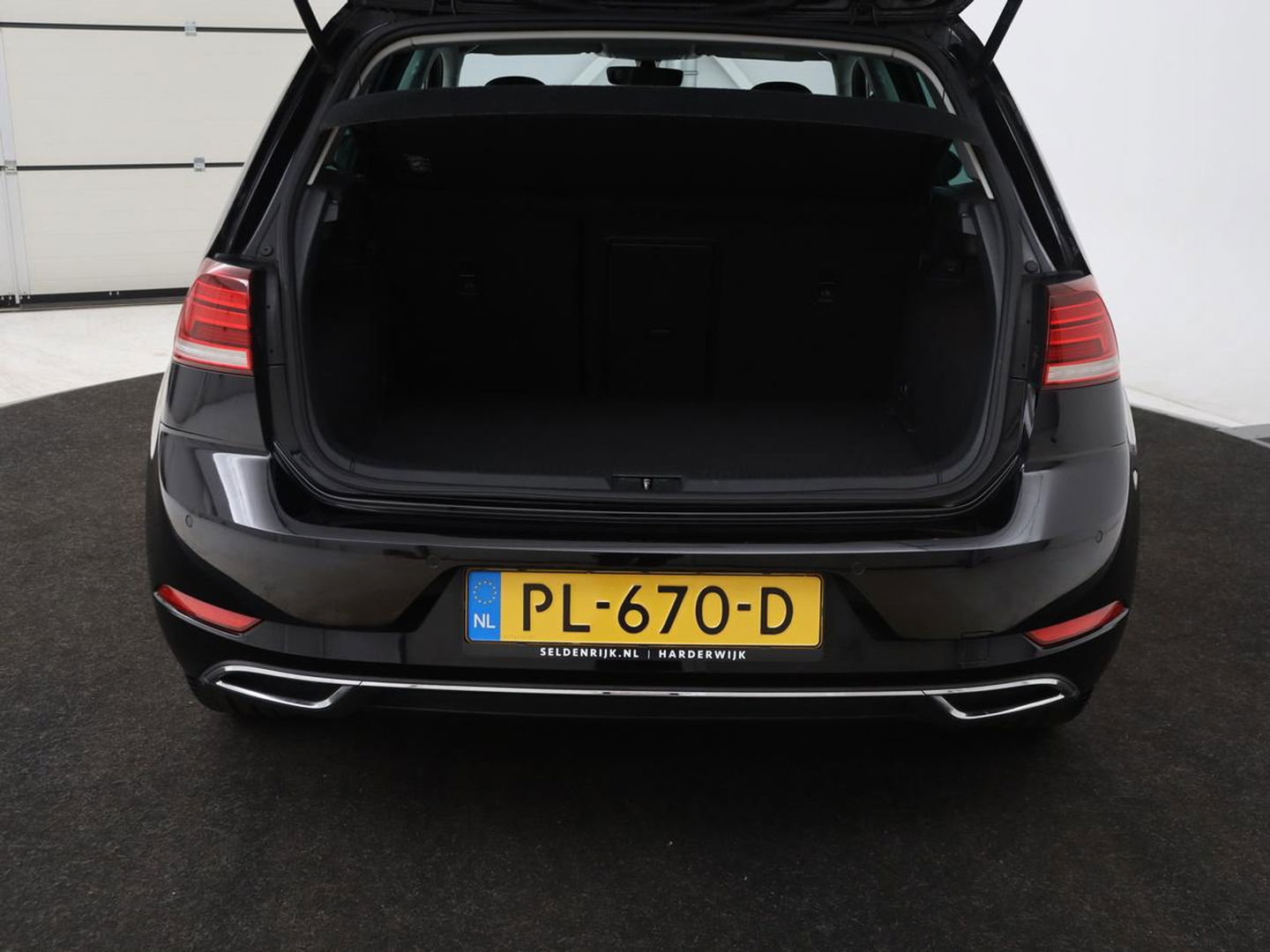 Volkswagen Golf 1.5 TSI Highline | 1e eigenaar | Panoramadak | Stoelverwarming | Dynaudio | Full LED | Massage | Park Assist | Camera | Adaptive cruise | Active Info Display | Climate control