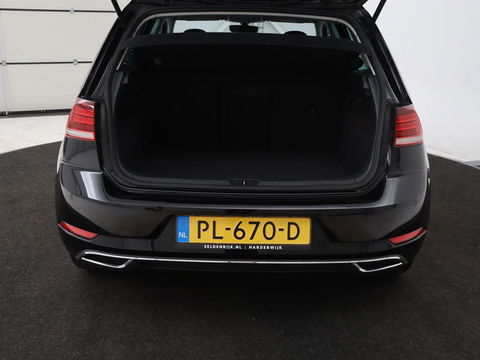 Volkswagen Golf 1.5 TSI Highline | 1e eigenaar | Panoramadak | Stoelverwarming | Dynaudio | Full LED | Massage | Park Assist | Camera | Adaptive cruise | Active Info Display | Climate control