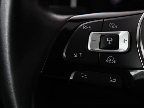 Volkswagen Golf 1.5 TSI Highline | 1e eigenaar | Panoramadak | Stoelverwarming | Dynaudio | Full LED | Massage | Park Assist | Camera | Adaptive cruise | Active Info Display | Climate control