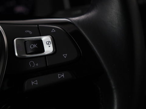 Volkswagen Golf 1.5 TSI Highline | 1e eigenaar | Panoramadak | Stoelverwarming | Dynaudio | Full LED | Massage | Park Assist | Camera | Adaptive cruise | Active Info Display | Climate control