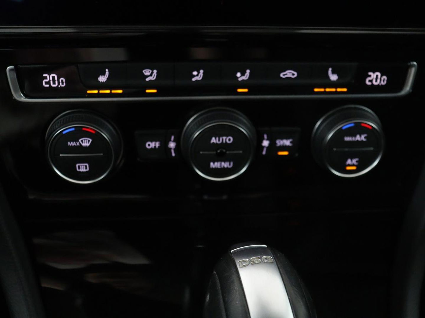 Volkswagen Golf 1.5 TSI Highline | 1e eigenaar | Panoramadak | Stoelverwarming | Dynaudio | Full LED | Massage | Park Assist | Camera | Adaptive cruise | Active Info Display | Climate control