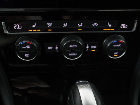 Volkswagen Golf 1.5 TSI Highline | 1e eigenaar | Panoramadak | Stoelverwarming | Dynaudio | Full LED | Massage | Park Assist | Camera | Adaptive cruise | Active Info Display | Climate control