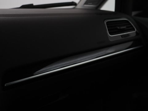 Volkswagen Golf 1.5 TSI Highline | 1e eigenaar | Panoramadak | Stoelverwarming | Dynaudio | Full LED | Massage | Park Assist | Camera | Adaptive cruise | Active Info Display | Climate control