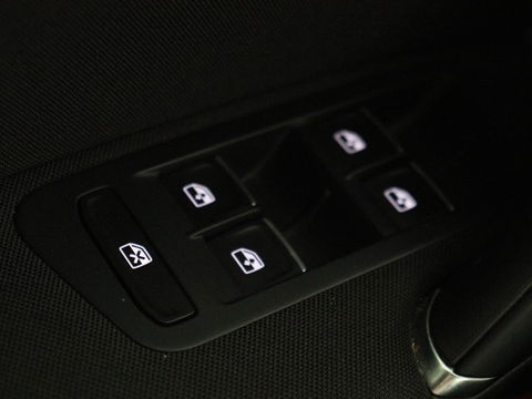 Volkswagen Golf 1.5 TSI Highline | 1e eigenaar | Panoramadak | Stoelverwarming | Dynaudio | Full LED | Massage | Park Assist | Camera | Adaptive cruise | Active Info Display | Climate control