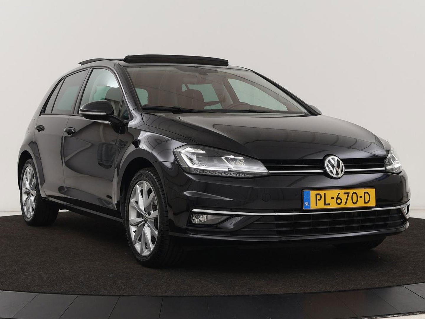 Volkswagen Golf 1.5 TSI Highline | 1e eigenaar | Panoramadak | Stoelverwarming | Dynaudio | Full LED | Massage | Park Assist | Camera | Adaptive cruise | Active Info Display | Climate control