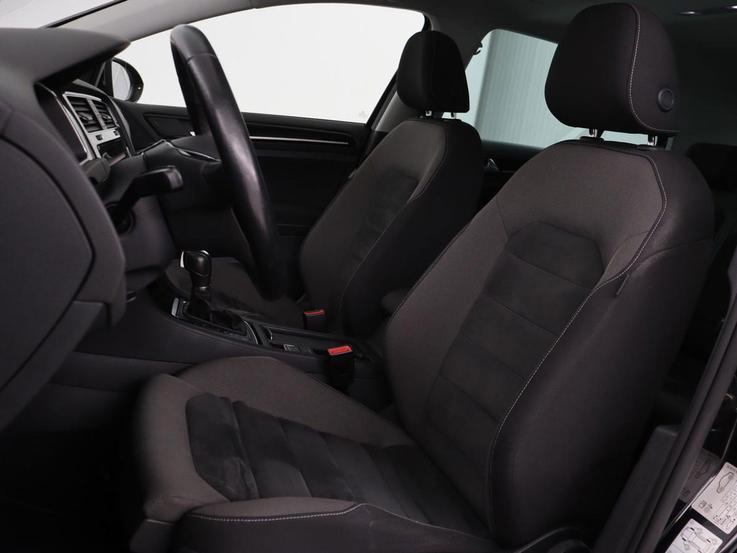 Volkswagen Golf 1.5 TSI Highline | 1e eigenaar | Panoramadak | Stoelverwarming | Dynaudio | Full LED | Massage | Park Assist | Camera | Adaptive cruise | Active Info Display | Climate control