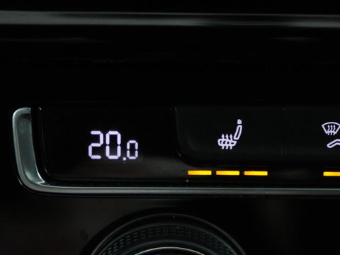 Volkswagen Golf 1.5 TSI Highline | 1e eigenaar | Panoramadak | Stoelverwarming | Dynaudio | Full LED | Massage | Park Assist | Camera | Adaptive cruise | Active Info Display | Climate control