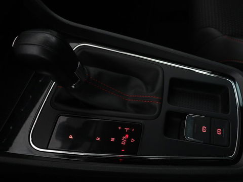 SEAT Leon 1.5 TSI FR Business Intens | Stoelverwarming | Trekhaak | Adaptive cruise | Carplay | Virtual Cockpit | Full LED | Sfeerverlichting | Navigatie