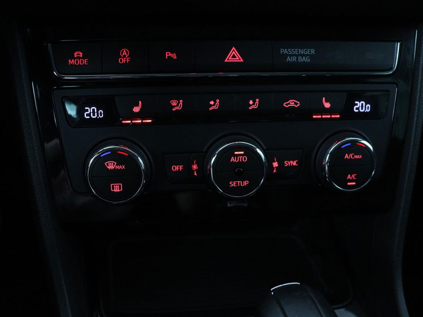 SEAT Leon 1.5 TSI FR Business Intens | Stoelverwarming | Trekhaak | Adaptive cruise | Carplay | Virtual Cockpit | Full LED | Sfeerverlichting | Navigatie