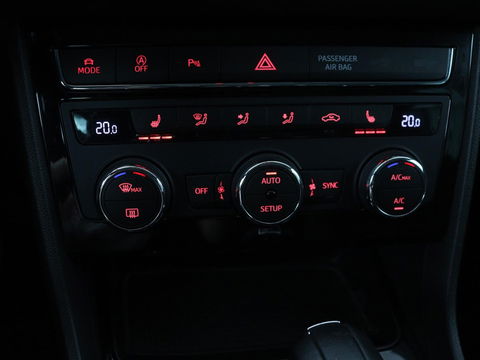 SEAT Leon 1.5 TSI FR Business Intens | Stoelverwarming | Trekhaak | Adaptive cruise | Carplay | Virtual Cockpit | Full LED | Sfeerverlichting | Navigatie