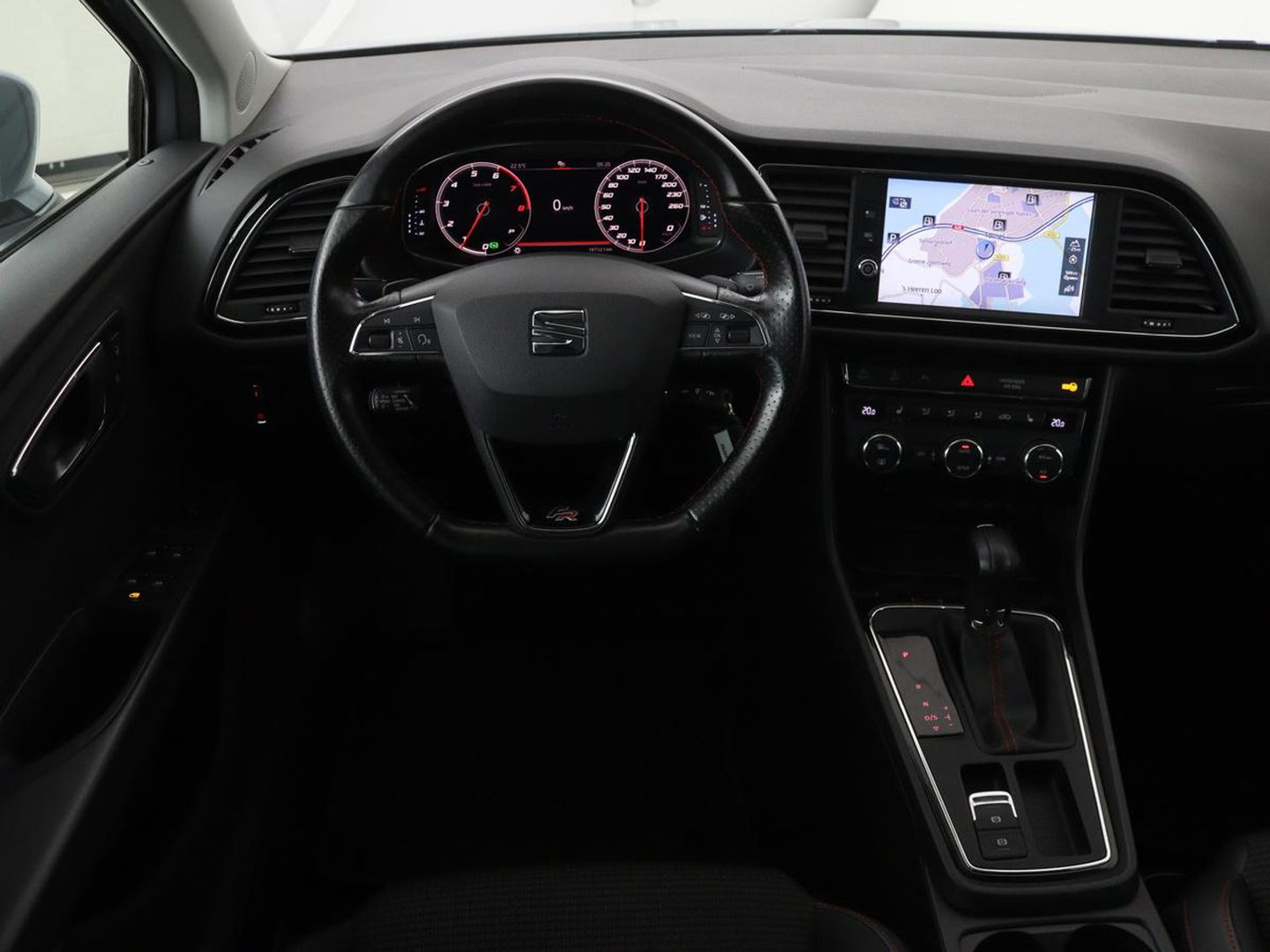 SEAT Leon 1.5 TSI FR Business Intens | Stoelverwarming | Trekhaak | Adaptive cruise | Carplay | Virtual Cockpit | Full LED | Sfeerverlichting | Navigatie