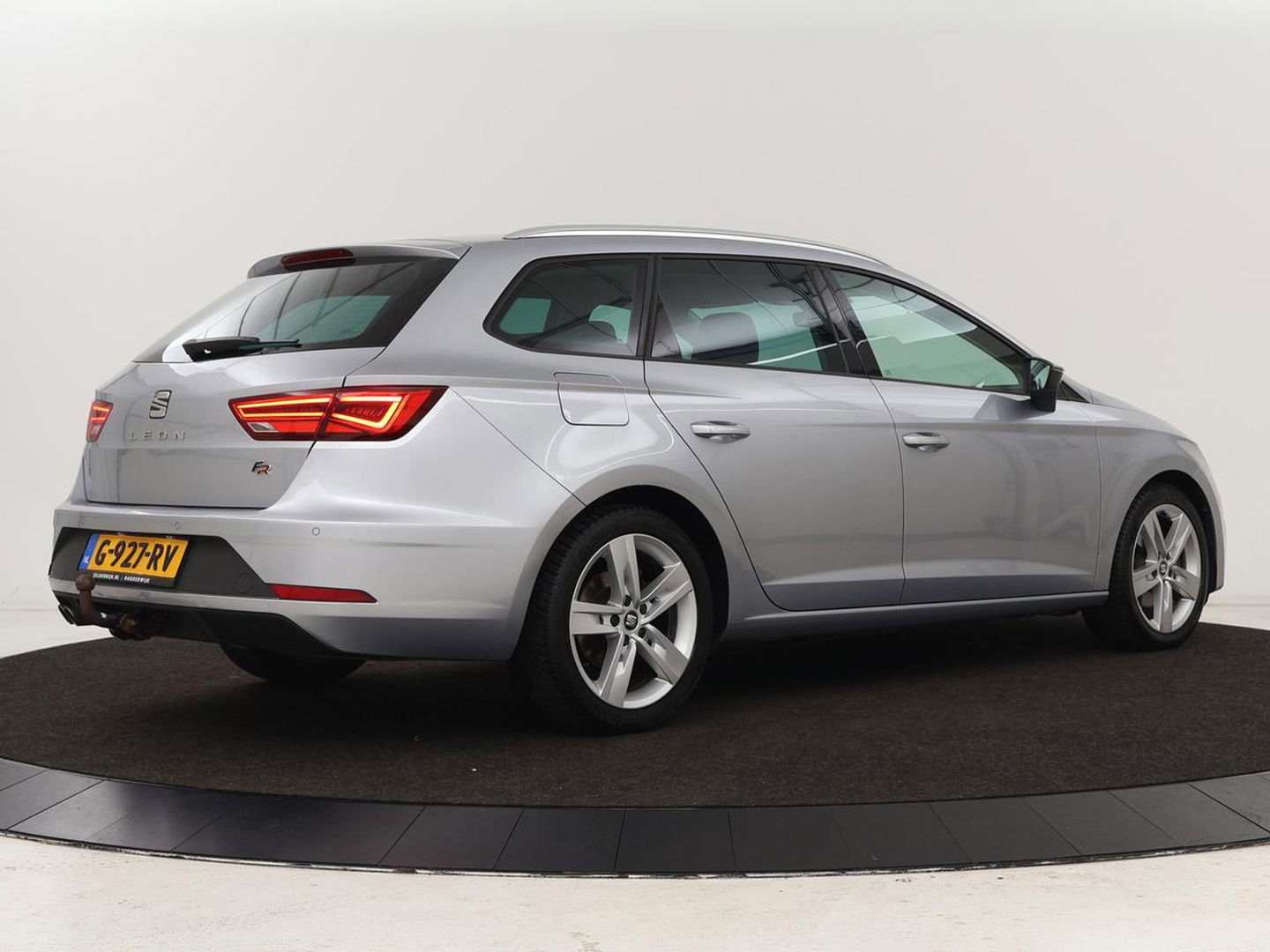 SEAT Leon 1.5 TSI FR Business Intens | Stoelverwarming | Trekhaak | Adaptive cruise | Carplay | Virtual Cockpit | Full LED | Sfeerverlichting | Navigatie