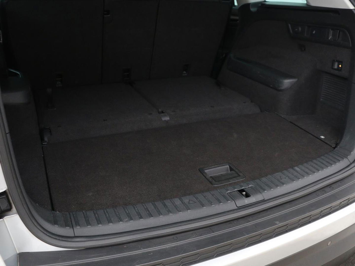 Škoda Kodiaq 1.5 TSI Business Edition 7-persoons | Trekhaak | Stoelverwarming | Adaptive cruise | Canton Sound | Carplay | Half leder | Keyless | Full LED | Navigatie