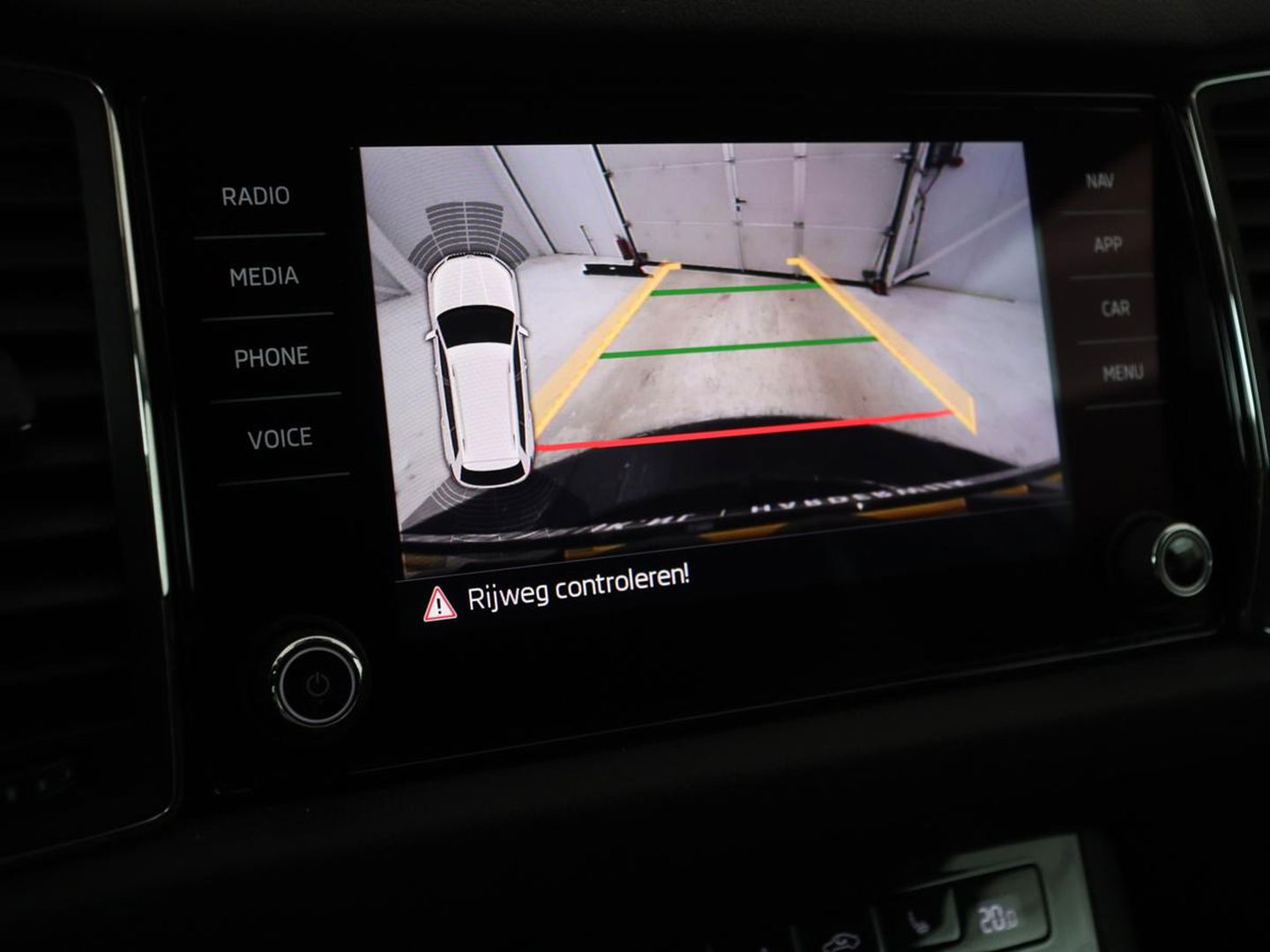 Škoda Kodiaq 1.5 TSI Business Edition 7-persoons | Trekhaak | Stoelverwarming | Adaptive cruise | Canton Sound | Carplay | Half leder | Keyless | Full LED | Navigatie