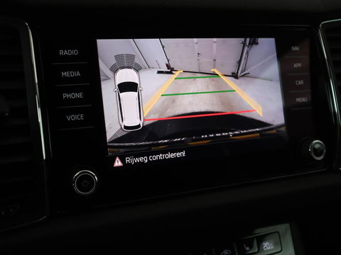 Škoda Kodiaq 1.5 TSI Business Edition 7-persoons | Trekhaak | Stoelverwarming | Adaptive cruise | Canton Sound | Carplay | Half leder | Keyless | Full LED | Navigatie