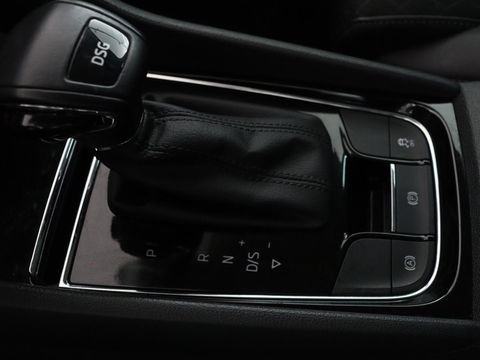 Škoda Kodiaq 1.5 TSI Business Edition 7-persoons | Trekhaak | Stoelverwarming | Adaptive cruise | Canton Sound | Carplay | Half leder | Keyless | Full LED | Navigatie