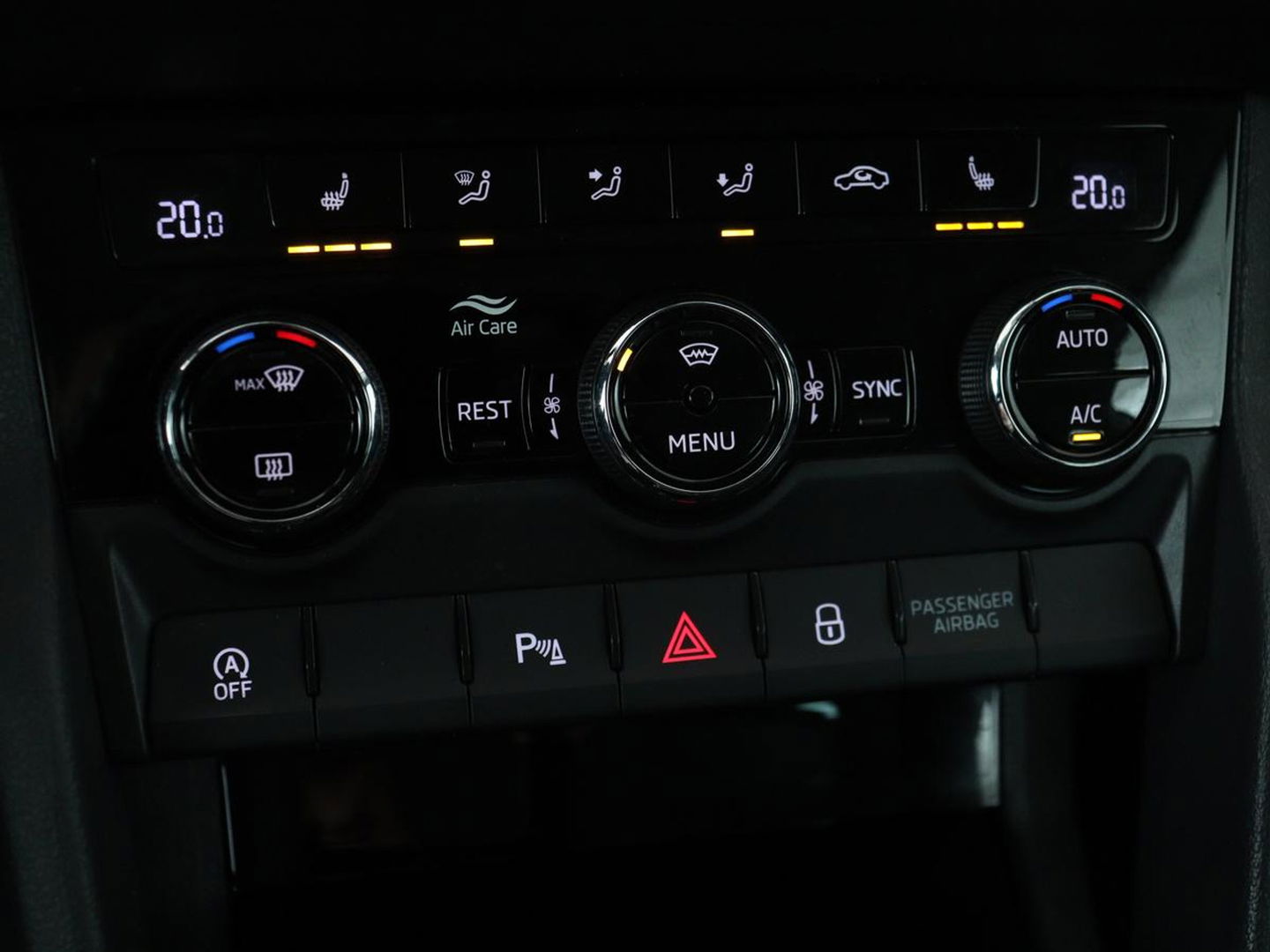 Škoda Kodiaq 1.5 TSI Business Edition 7-persoons | Trekhaak | Stoelverwarming | Adaptive cruise | Canton Sound | Carplay | Half leder | Keyless | Full LED | Navigatie