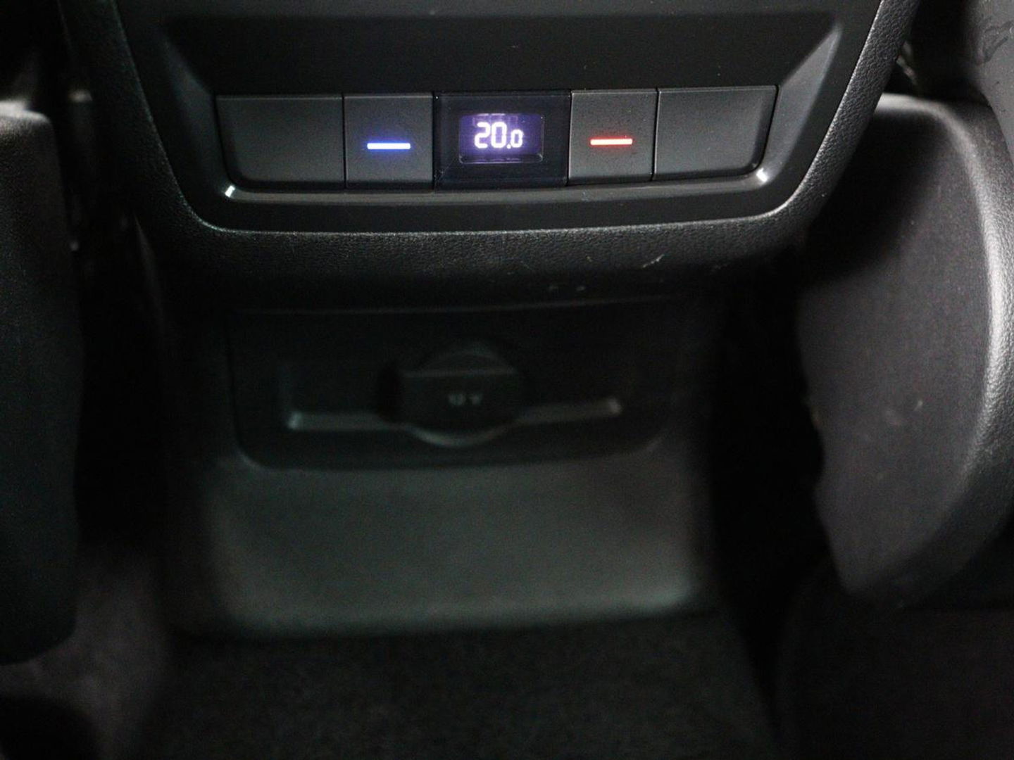 Škoda Kodiaq 1.5 TSI Business Edition 7-persoons | Trekhaak | Stoelverwarming | Adaptive cruise | Canton Sound | Carplay | Half leder | Keyless | Full LED | Navigatie