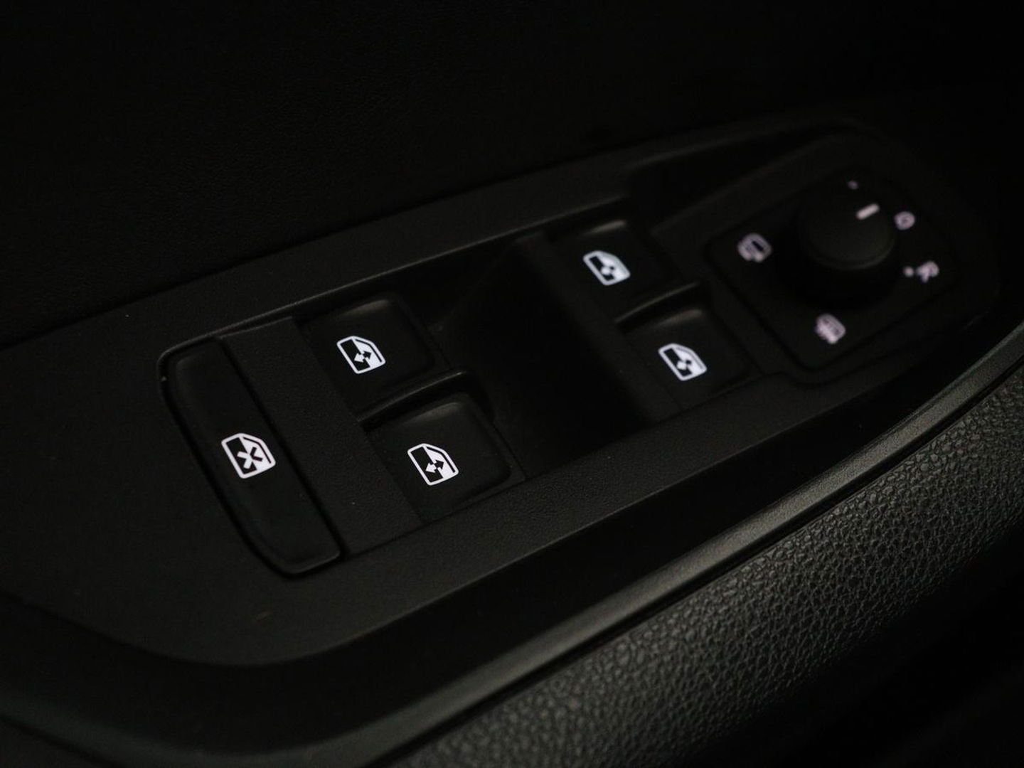 Škoda Kodiaq 1.5 TSI Business Edition 7-persoons | Trekhaak | Stoelverwarming | Adaptive cruise | Canton Sound | Carplay | Half leder | Keyless | Full LED | Navigatie