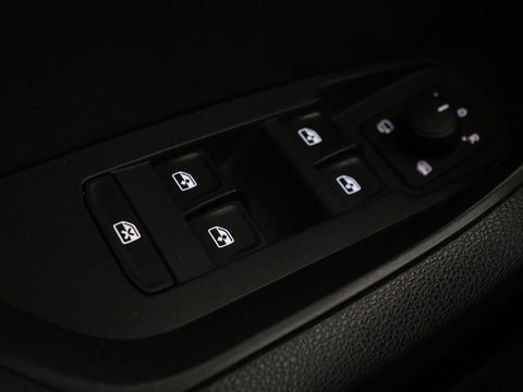 Škoda Kodiaq 1.5 TSI Business Edition 7-persoons | Trekhaak | Stoelverwarming | Adaptive cruise | Canton Sound | Carplay | Half leder | Keyless | Full LED | Navigatie