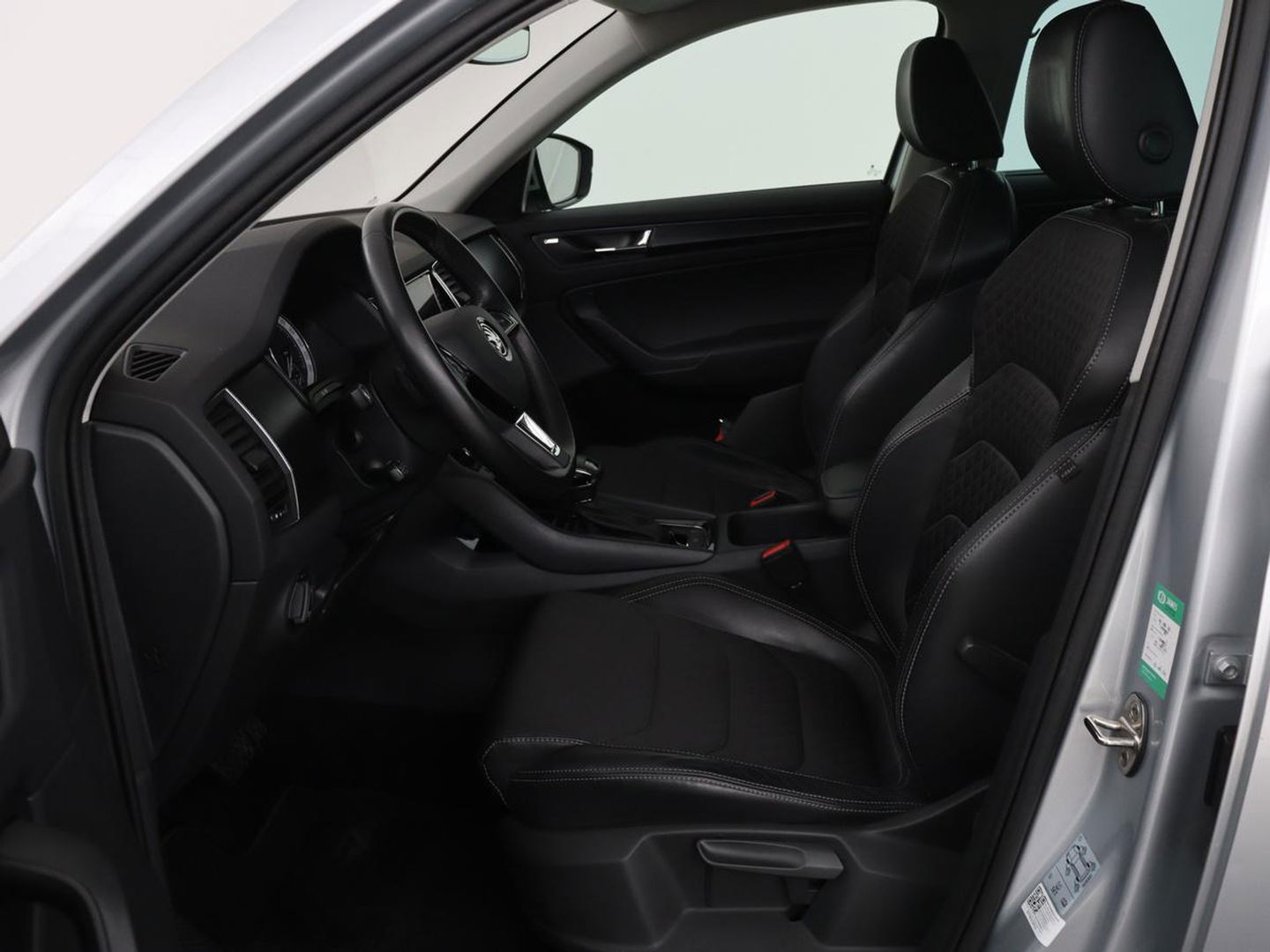 Škoda Kodiaq 1.5 TSI Business Edition 7-persoons | Trekhaak | Stoelverwarming | Adaptive cruise | Canton Sound | Carplay | Half leder | Keyless | Full LED | Navigatie