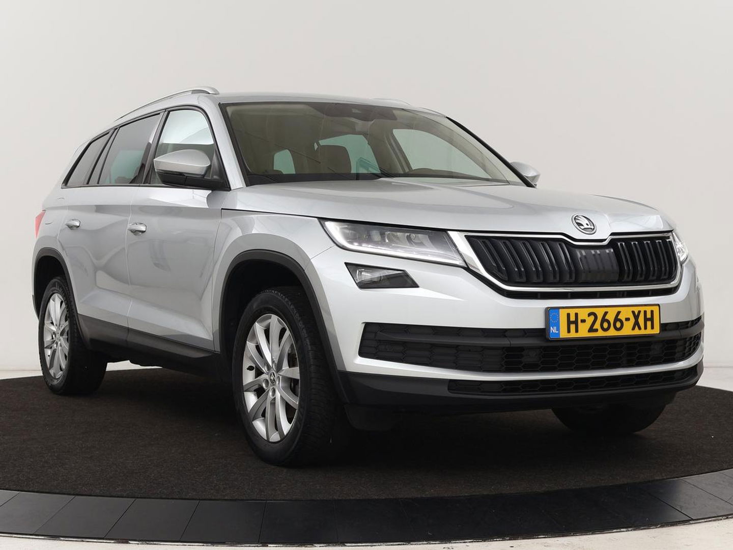 Škoda Kodiaq 1.5 TSI Business Edition 7-persoons | Trekhaak | Stoelverwarming | Adaptive cruise | Canton Sound | Carplay | Half leder | Keyless | Full LED | Navigatie