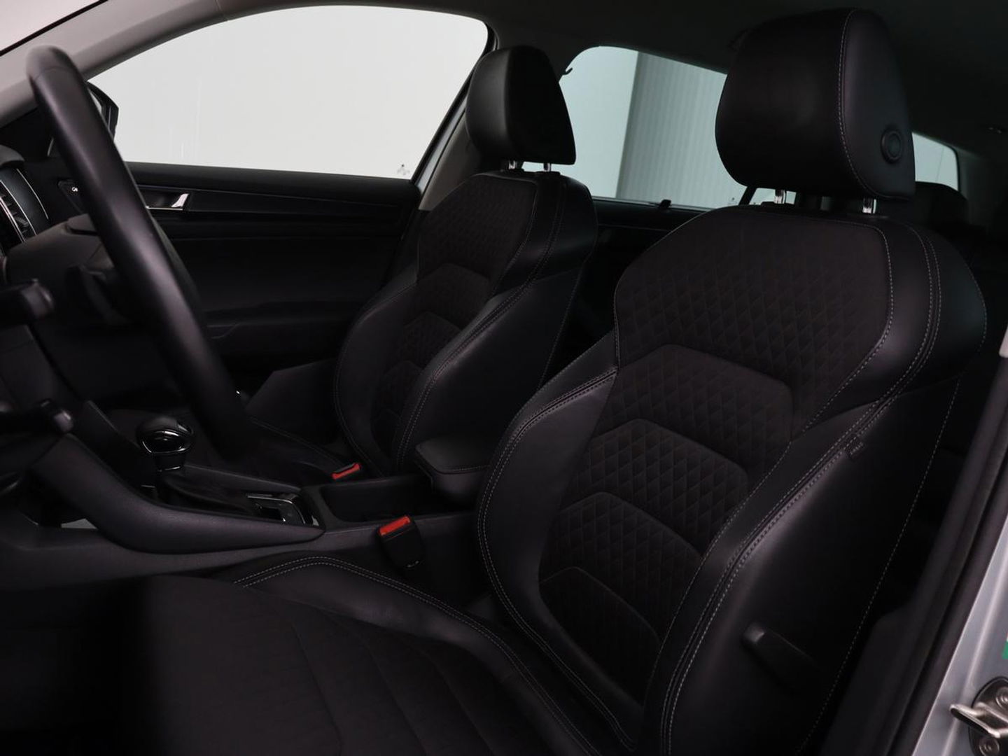 Škoda Kodiaq 1.5 TSI Business Edition 7-persoons | Trekhaak | Stoelverwarming | Adaptive cruise | Canton Sound | Carplay | Half leder | Keyless | Full LED | Navigatie