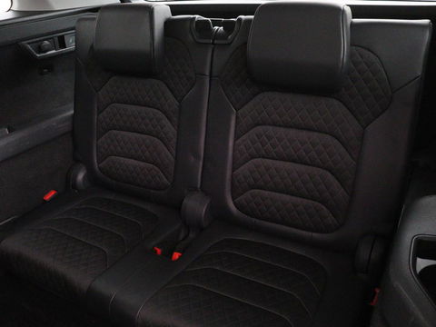 Škoda Kodiaq 1.5 TSI Business Edition 7-persoons | Trekhaak | Stoelverwarming | Adaptive cruise | Canton Sound | Carplay | Half leder | Keyless | Full LED | Navigatie