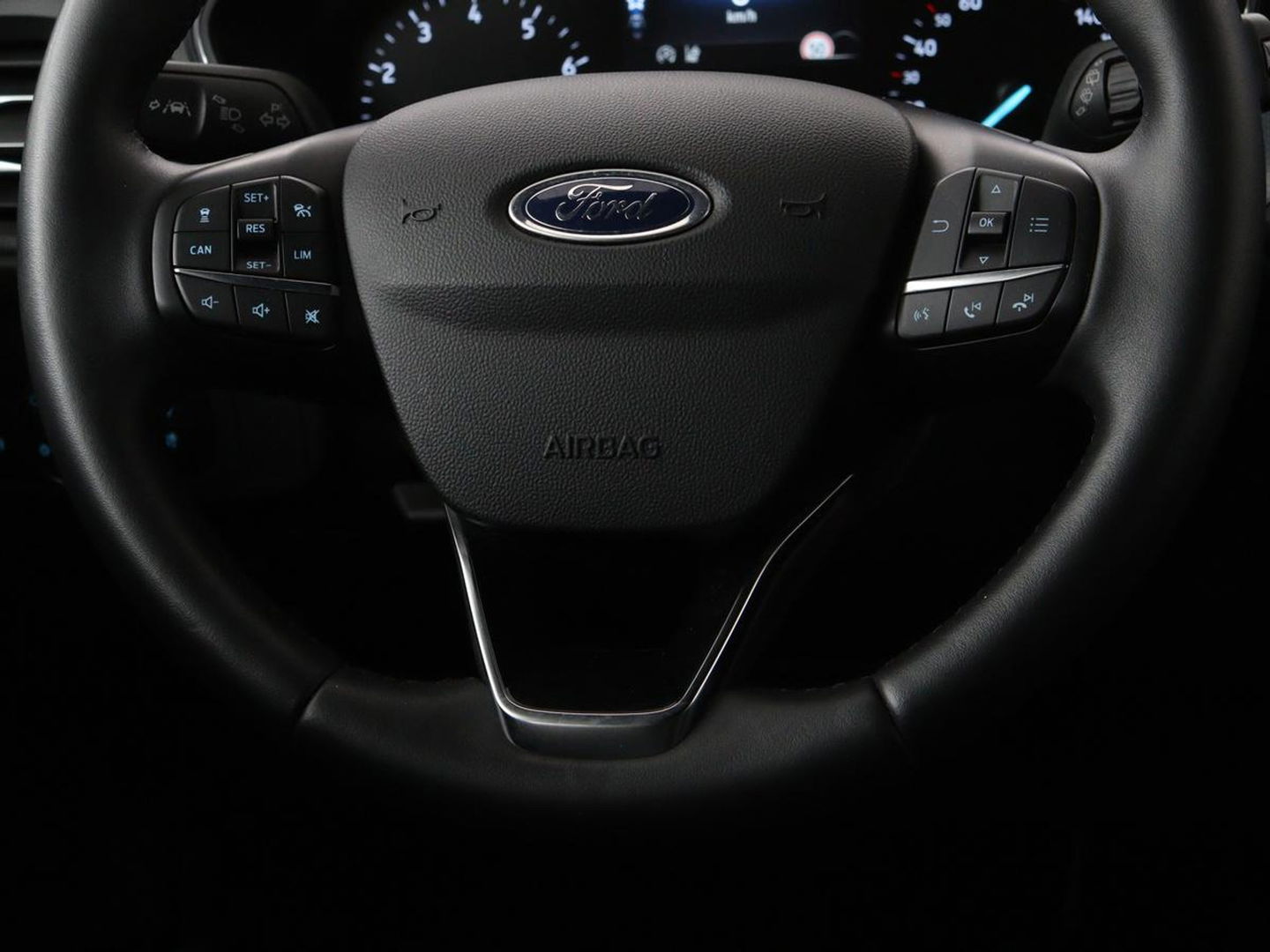 Ford Focus 1.0 EcoBoost Active | Trekhaak | Half leder | Stoel & stuurverwarming | B&O Sound | Camera | Adaptive cruise | Climate control | Keyless | Full LED
