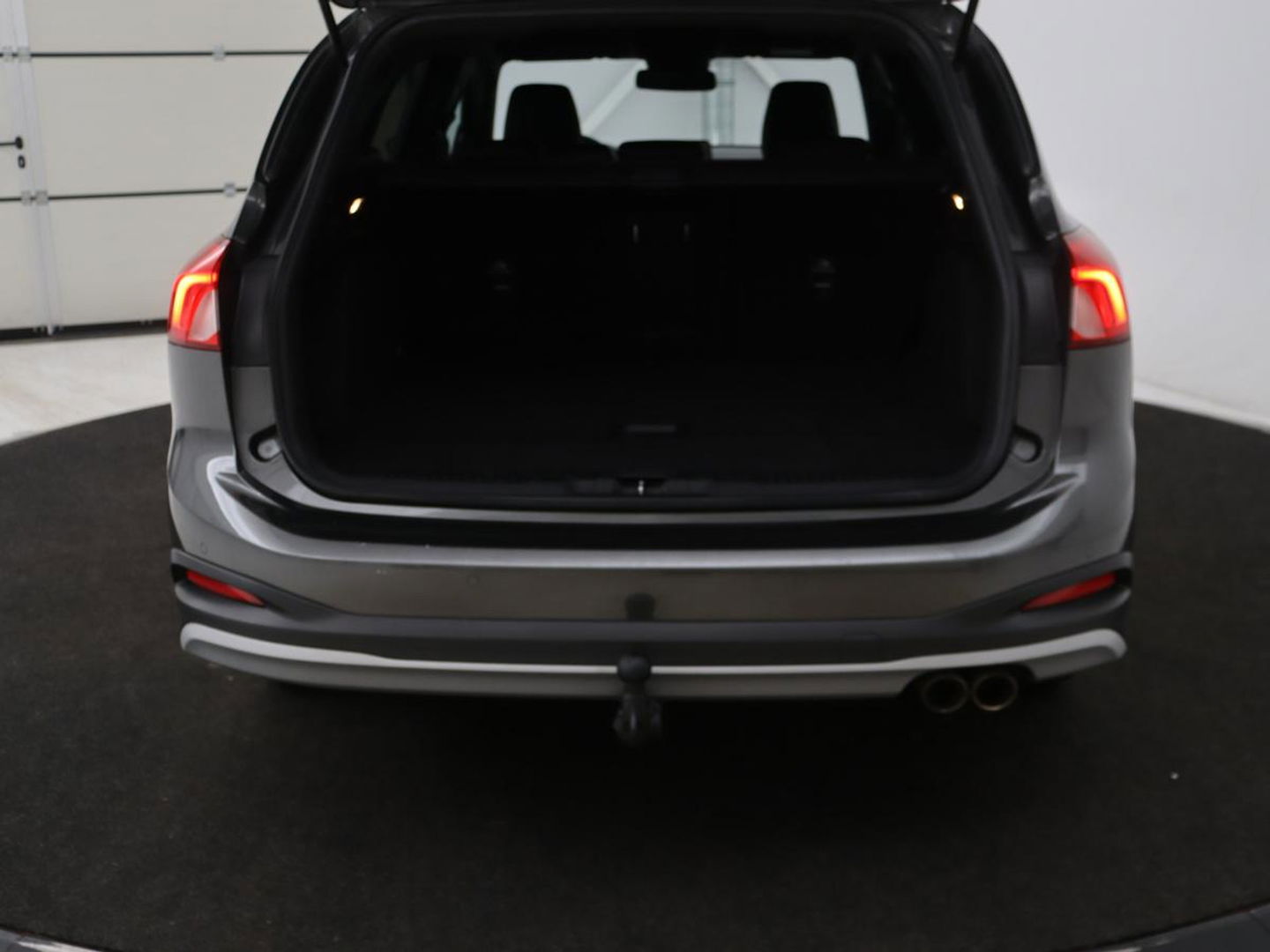 Ford Focus 1.0 EcoBoost Active | Trekhaak | Half leder | Stoel & stuurverwarming | B&O Sound | Camera | Adaptive cruise | Climate control | Keyless | Full LED