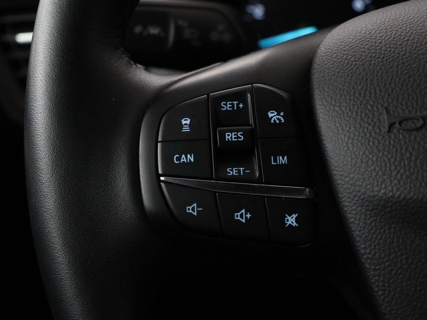 Ford Focus 1.0 EcoBoost Active | Trekhaak | Half leder | Stoel & stuurverwarming | B&O Sound | Camera | Adaptive cruise | Climate control | Keyless | Full LED