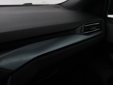Ford Focus 1.0 EcoBoost Active | Trekhaak | Half leder | Stoel & stuurverwarming | B&O Sound | Camera | Adaptive cruise | Climate control | Keyless | Full LED