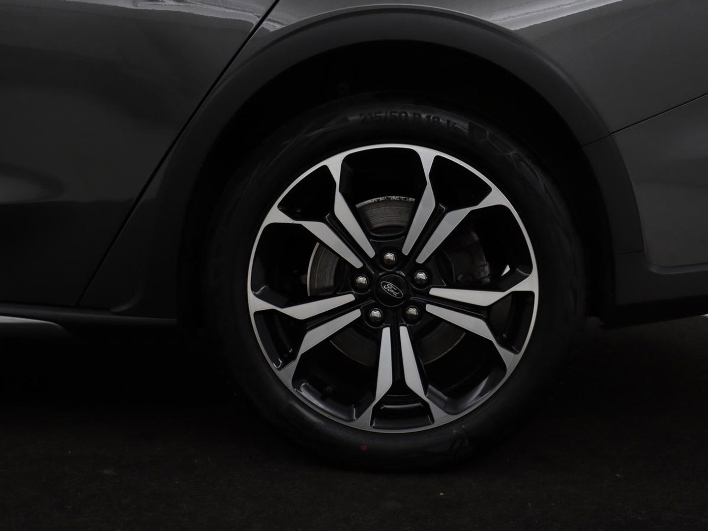 Ford Focus 1.0 EcoBoost Active | Trekhaak | Half leder | Stoel & stuurverwarming | B&O Sound | Camera | Adaptive cruise | Climate control | Keyless | Full LED