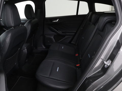 Ford Focus 1.0 EcoBoost Active | Trekhaak | Half leder | Stoel & stuurverwarming | B&O Sound | Camera | Adaptive cruise | Climate control | Keyless | Full LED