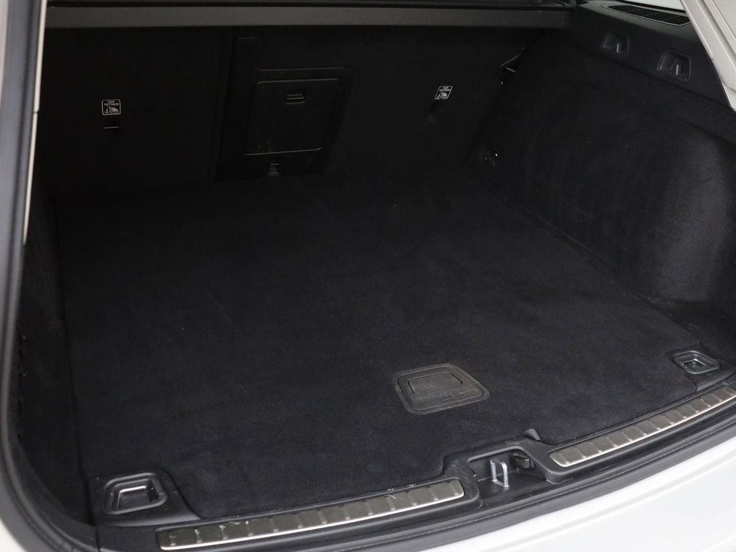 Volvo V60 2.0 B4 Momentum | Stoel & stuurverwarming | Trekhaak | Camera | Adaptive cruise | Carplay | Achterbankverwarming | Full LED | Navigatie