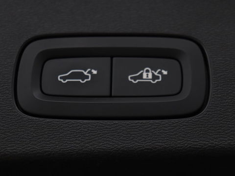 Volvo V60 2.0 B4 Momentum | Stoel & stuurverwarming | Trekhaak | Camera | Adaptive cruise | Carplay | Achterbankverwarming | Full LED | Navigatie