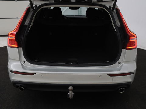 Volvo V60 2.0 B4 Momentum | Stoel & stuurverwarming | Trekhaak | Camera | Adaptive cruise | Carplay | Achterbankverwarming | Full LED | Navigatie
